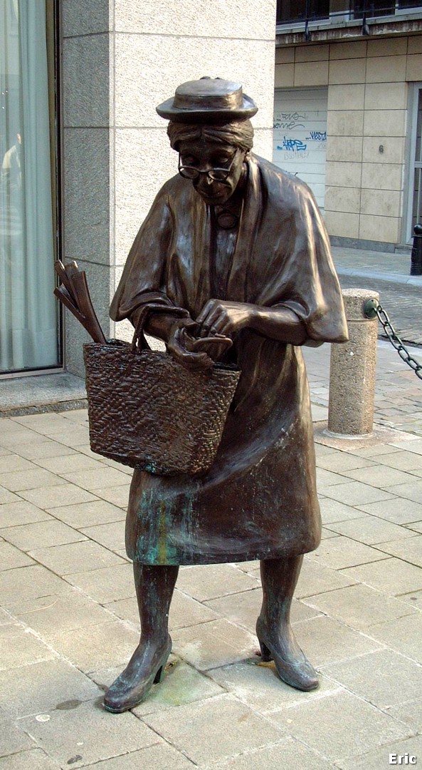 Rue du Midi (Madame Chapeau)