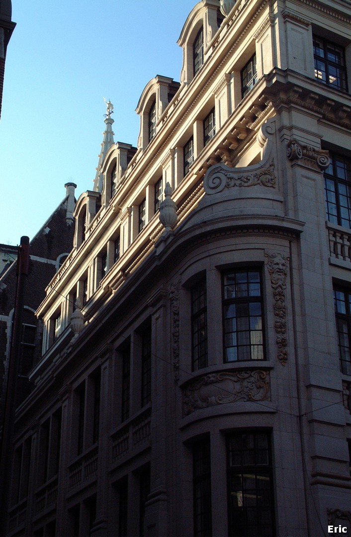 Rue March� aux Herbes