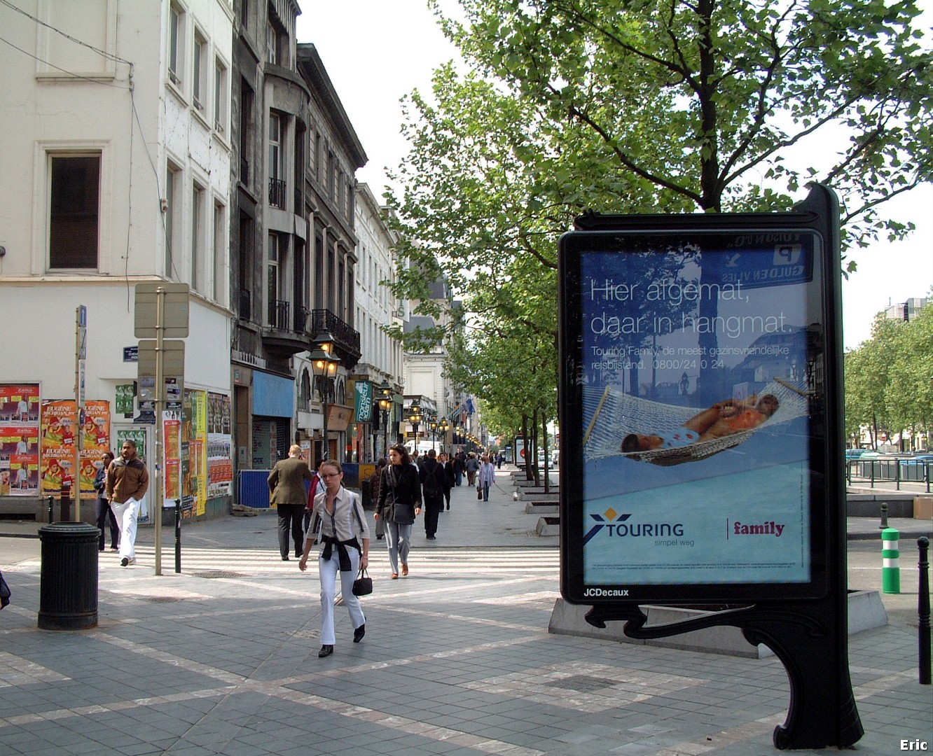 Av. de la Toison d'Or (Affichage sauvage)