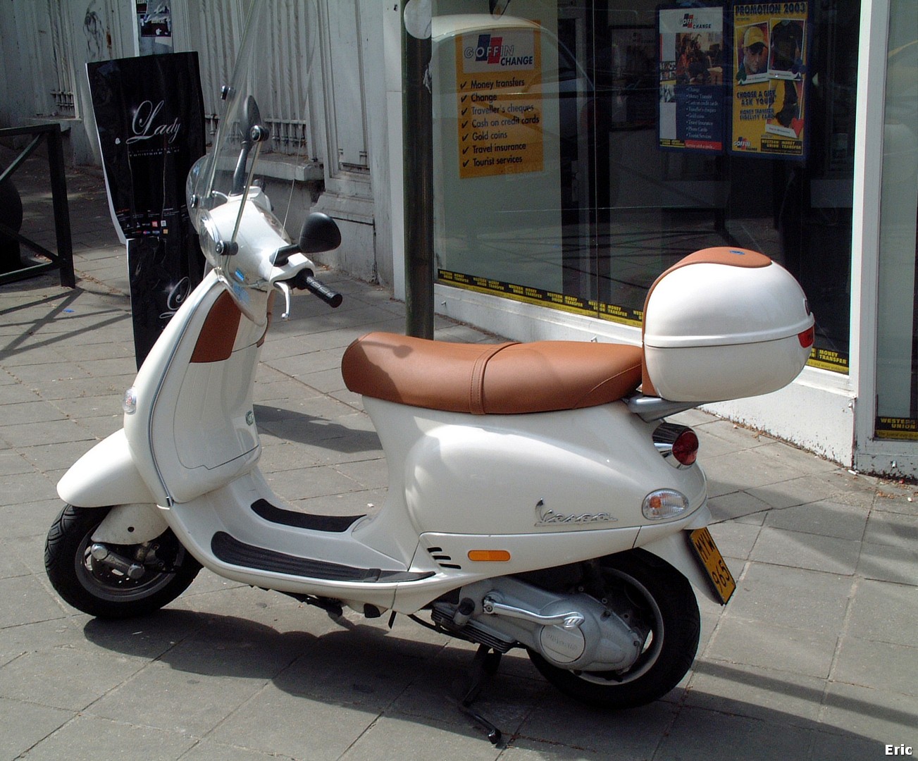 Av. de la Toison d'Or (Vespa)