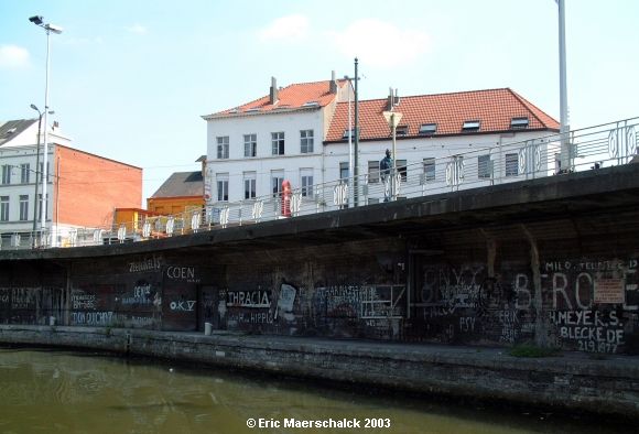 Le Canal (Place de Ninove)