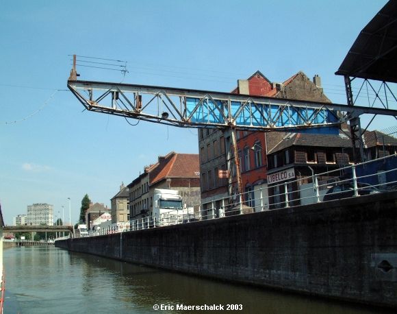 Le Canal (Quai de l'Industrie)